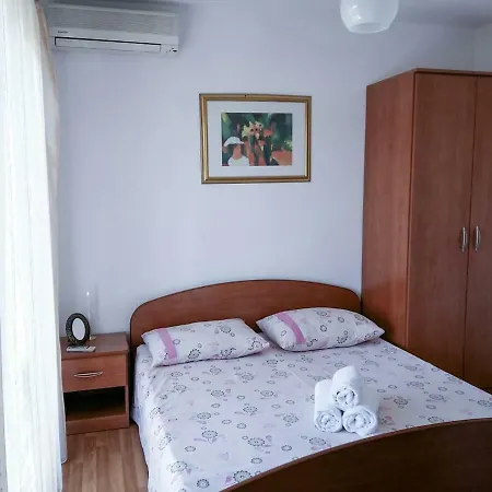 Specious App For 2 Close To Beach Apartment Makarska
